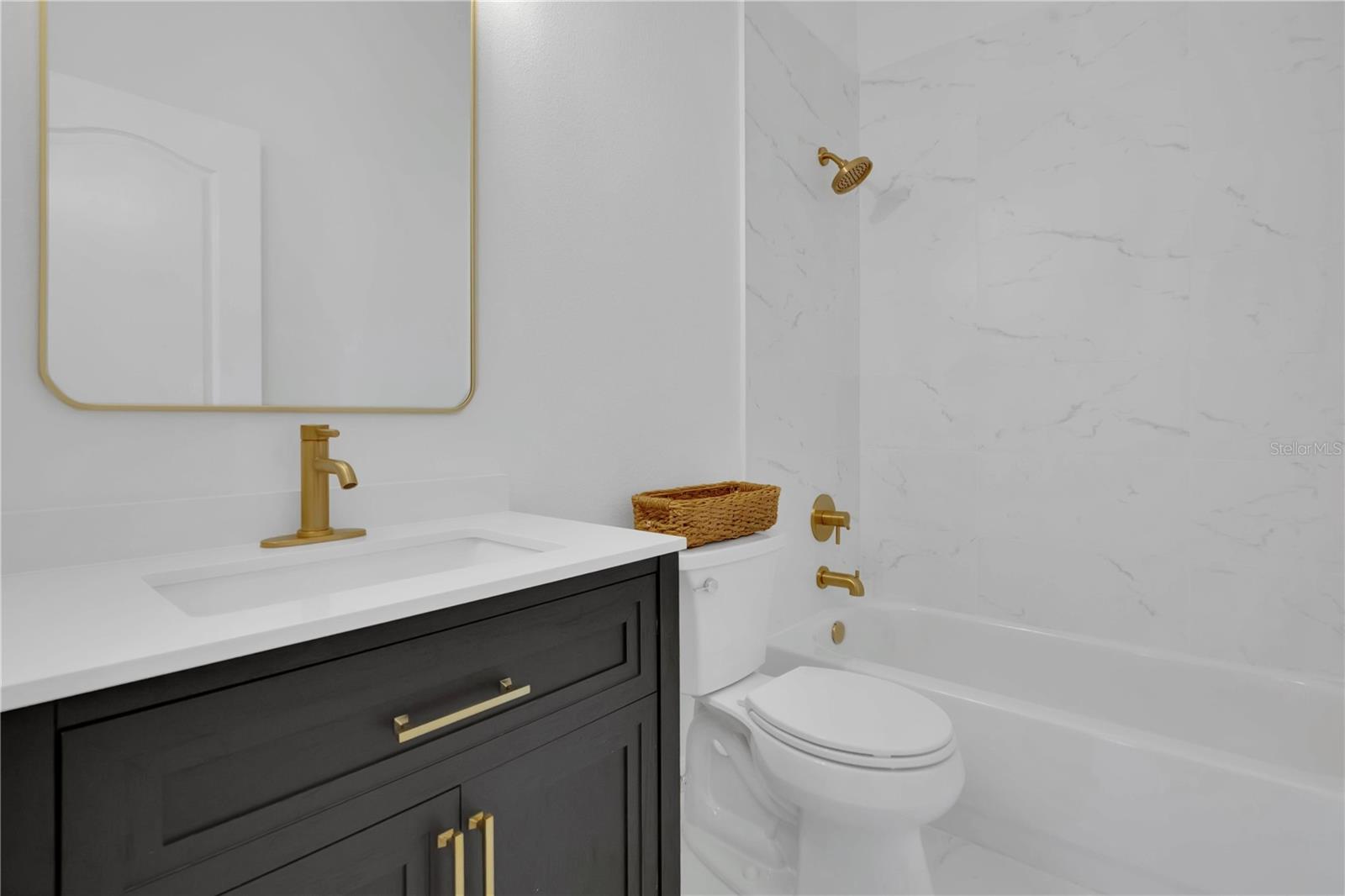 BROOKSTONE 43/47 - Residential