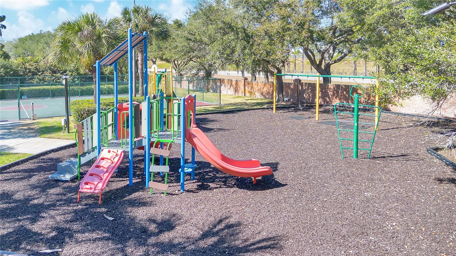 BROOKSTONE 43/47 - Residential