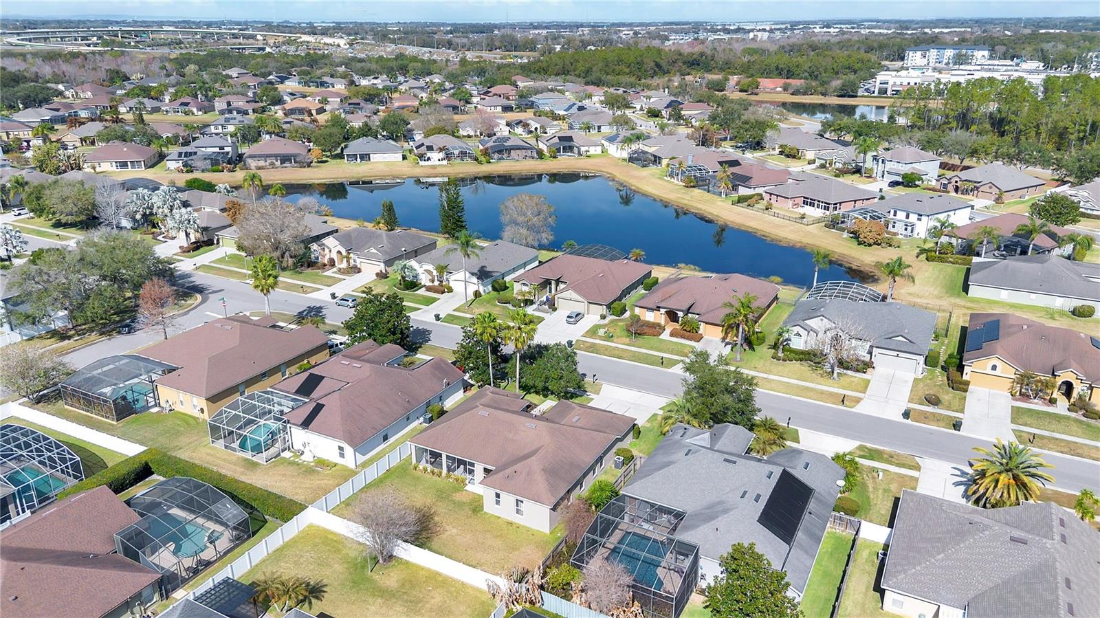 BROOKSTONE 43/47 - Residential