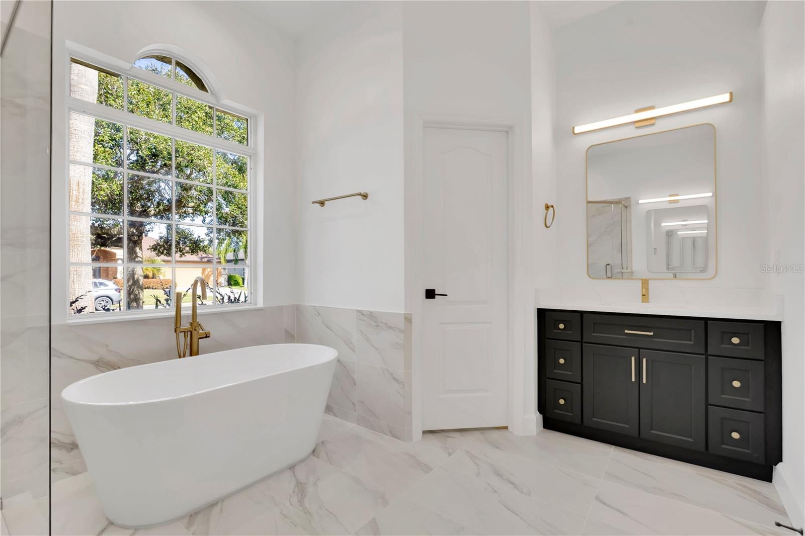 BROOKSTONE 43/47 - Residential