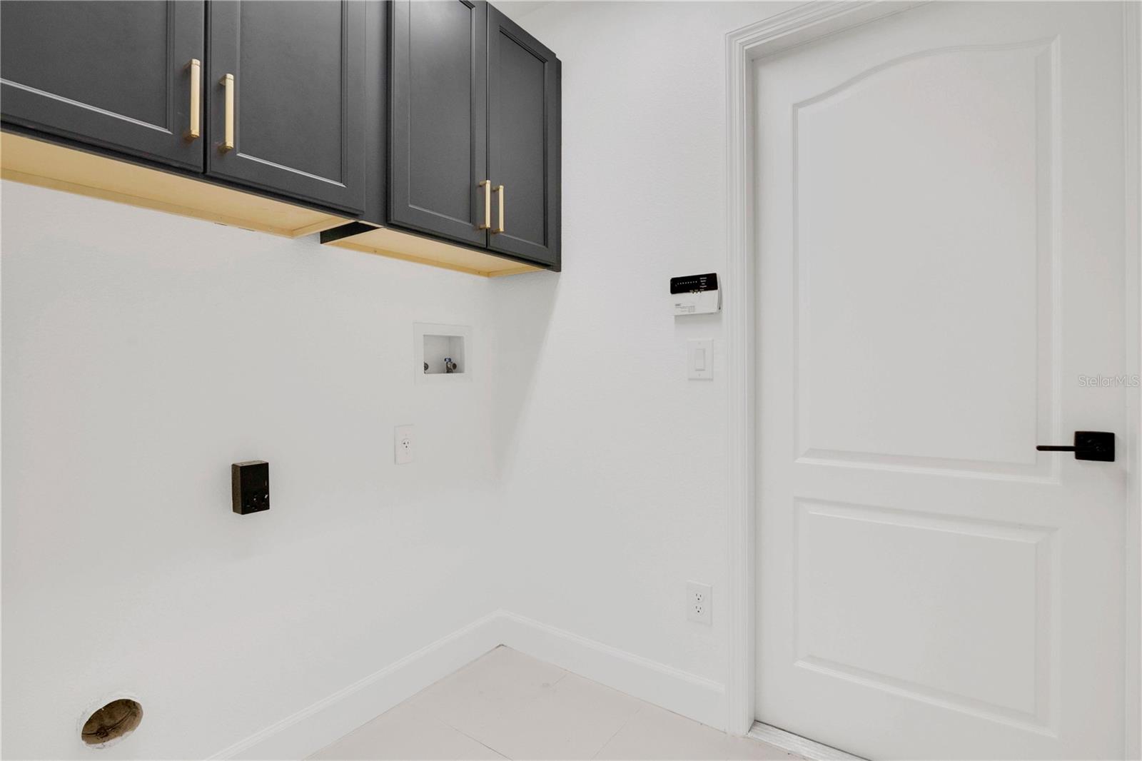 BROOKSTONE 43/47 - Residential