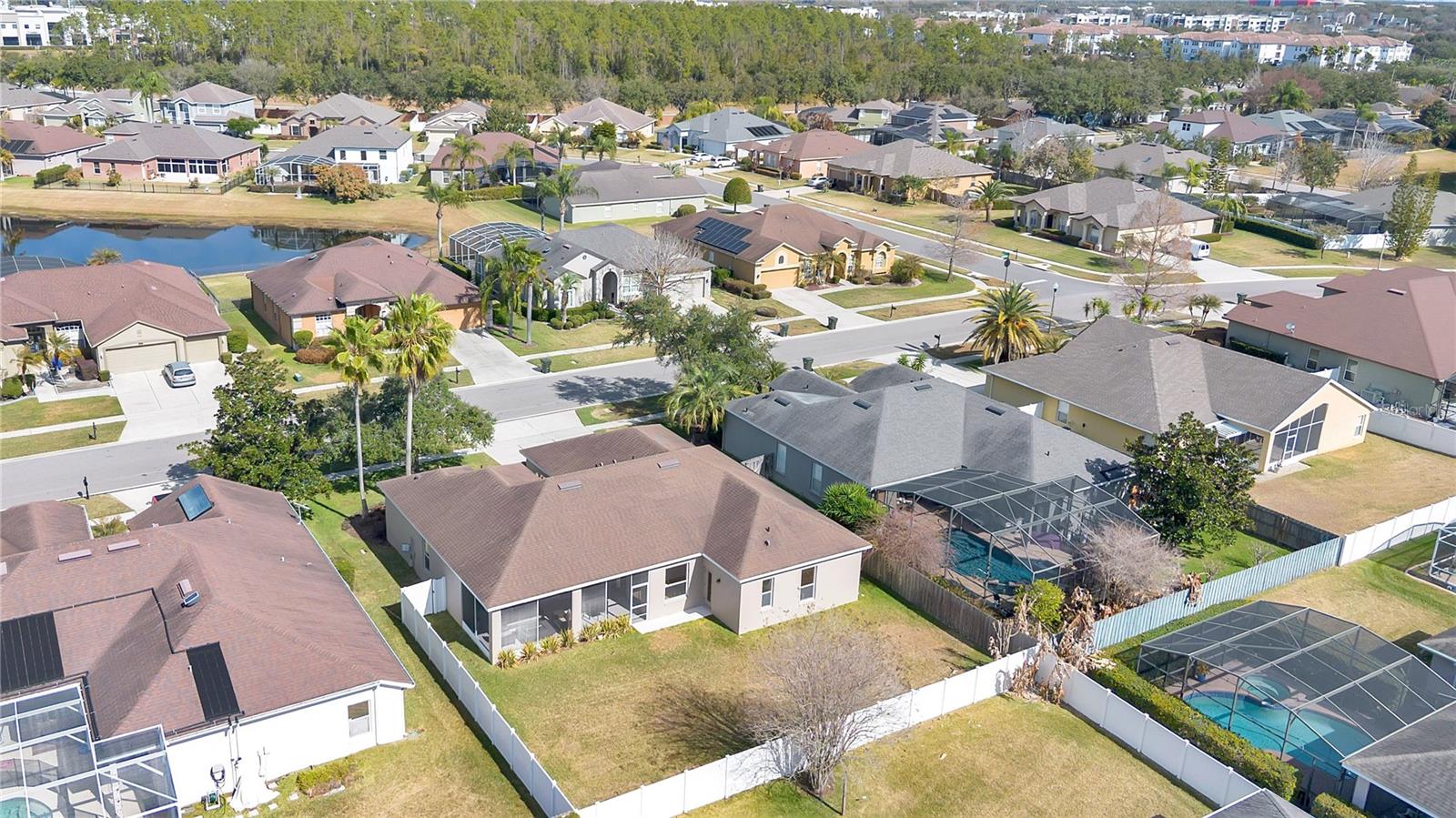 BROOKSTONE 43/47 - Residential