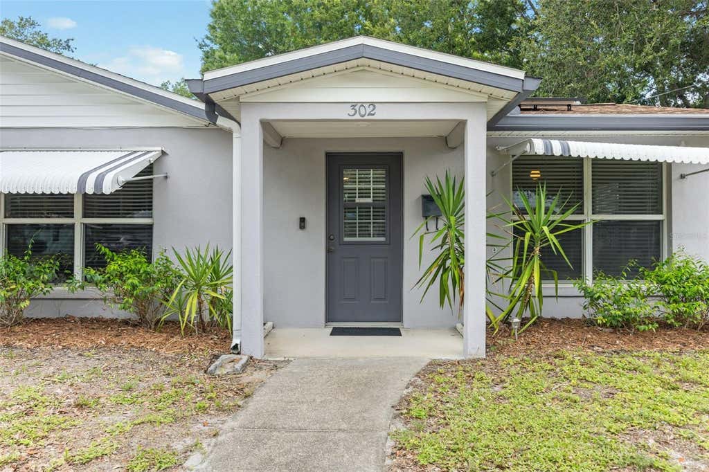 Photo of 302 51st Street W, Bradenton, FL 34209 (MLS # TB8535844)