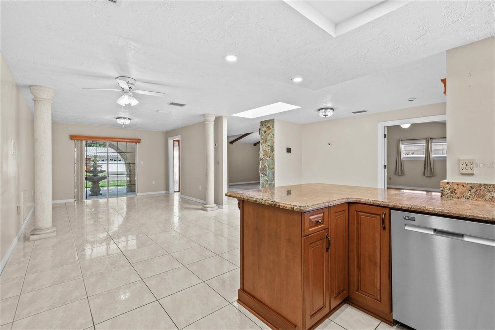SPANISH ACRES - Residential