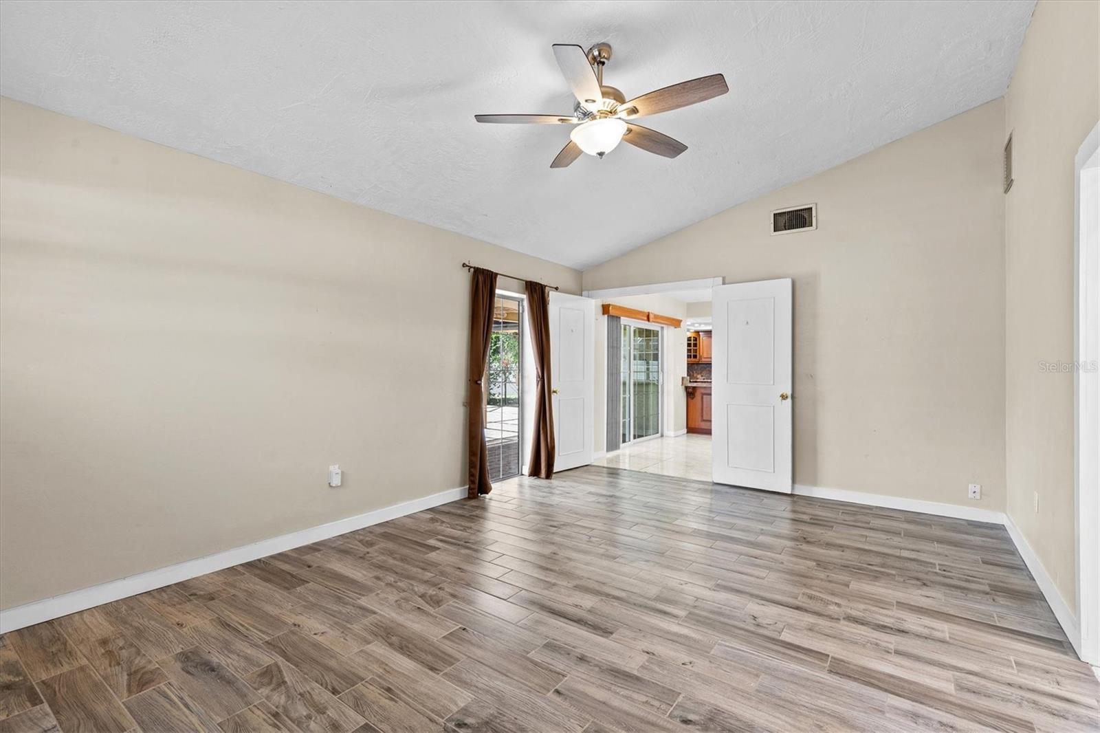 SPANISH ACRES - Residential