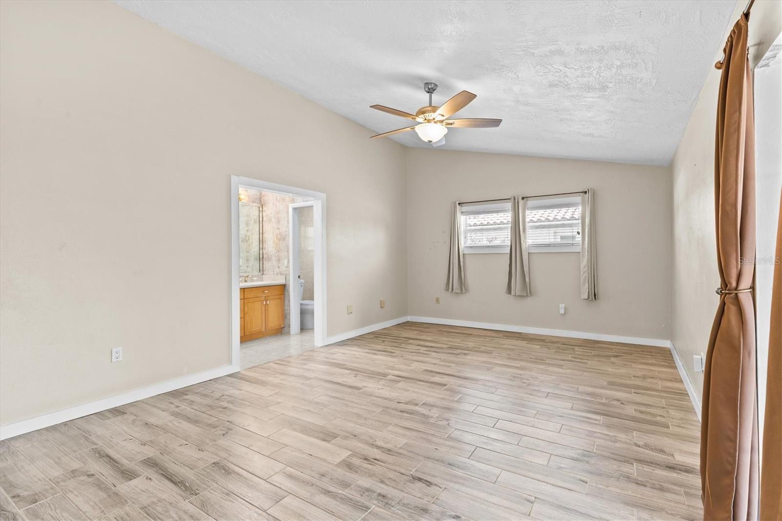 SPANISH ACRES - Residential