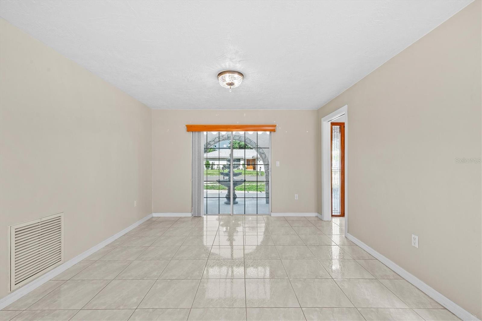 SPANISH ACRES - Residential