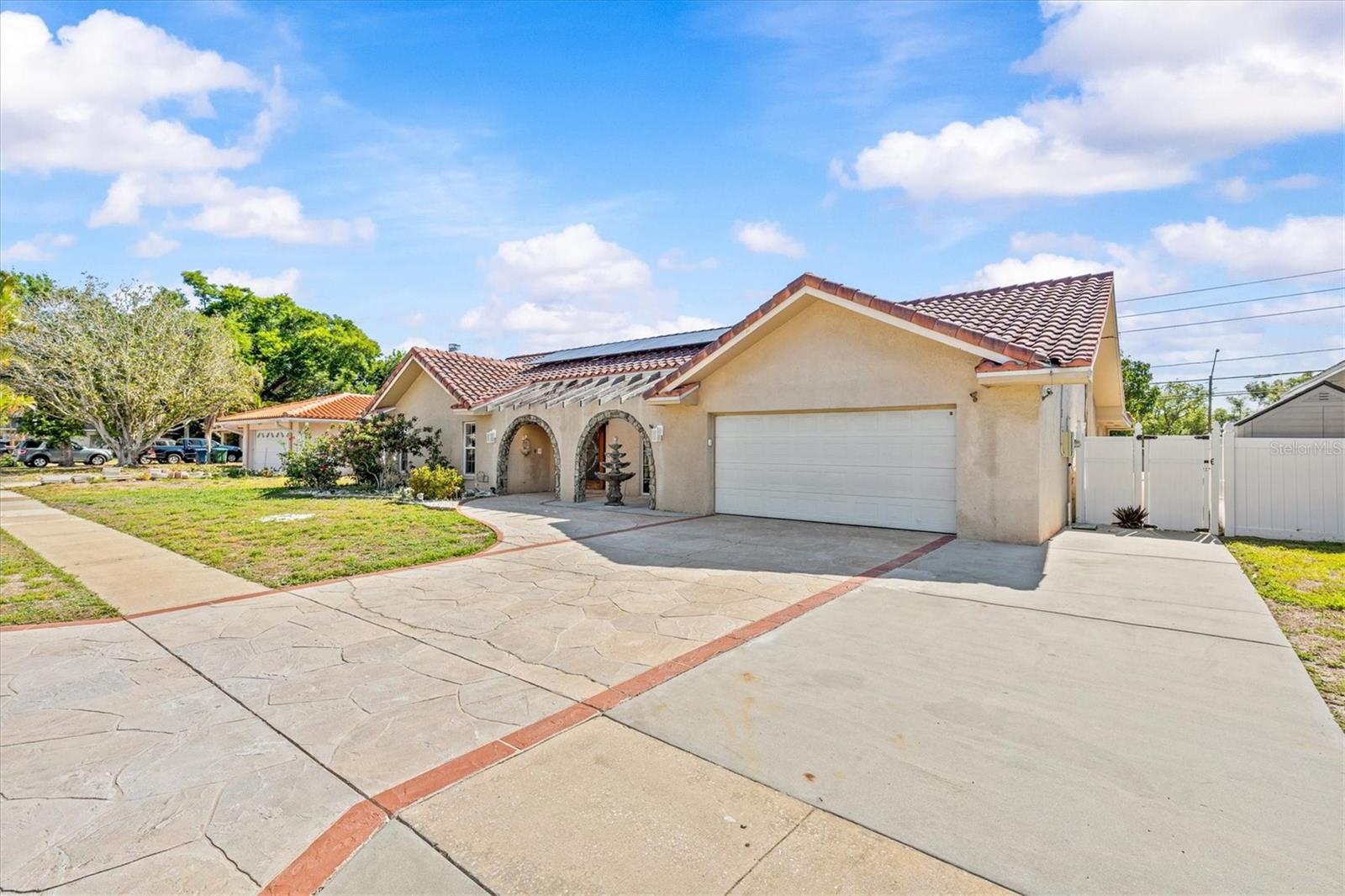 SPANISH ACRES - Residential