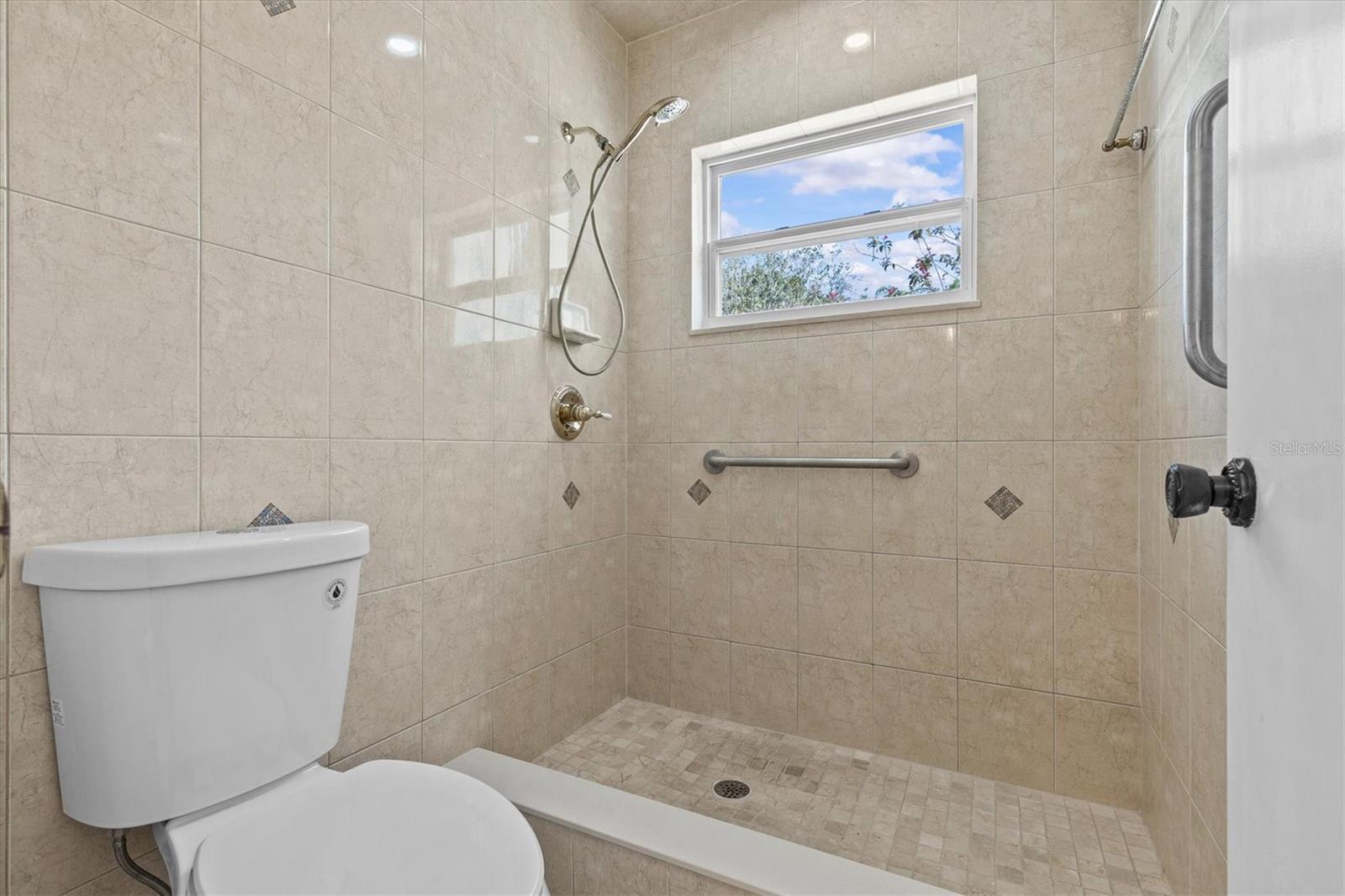 SPANISH ACRES - Residential