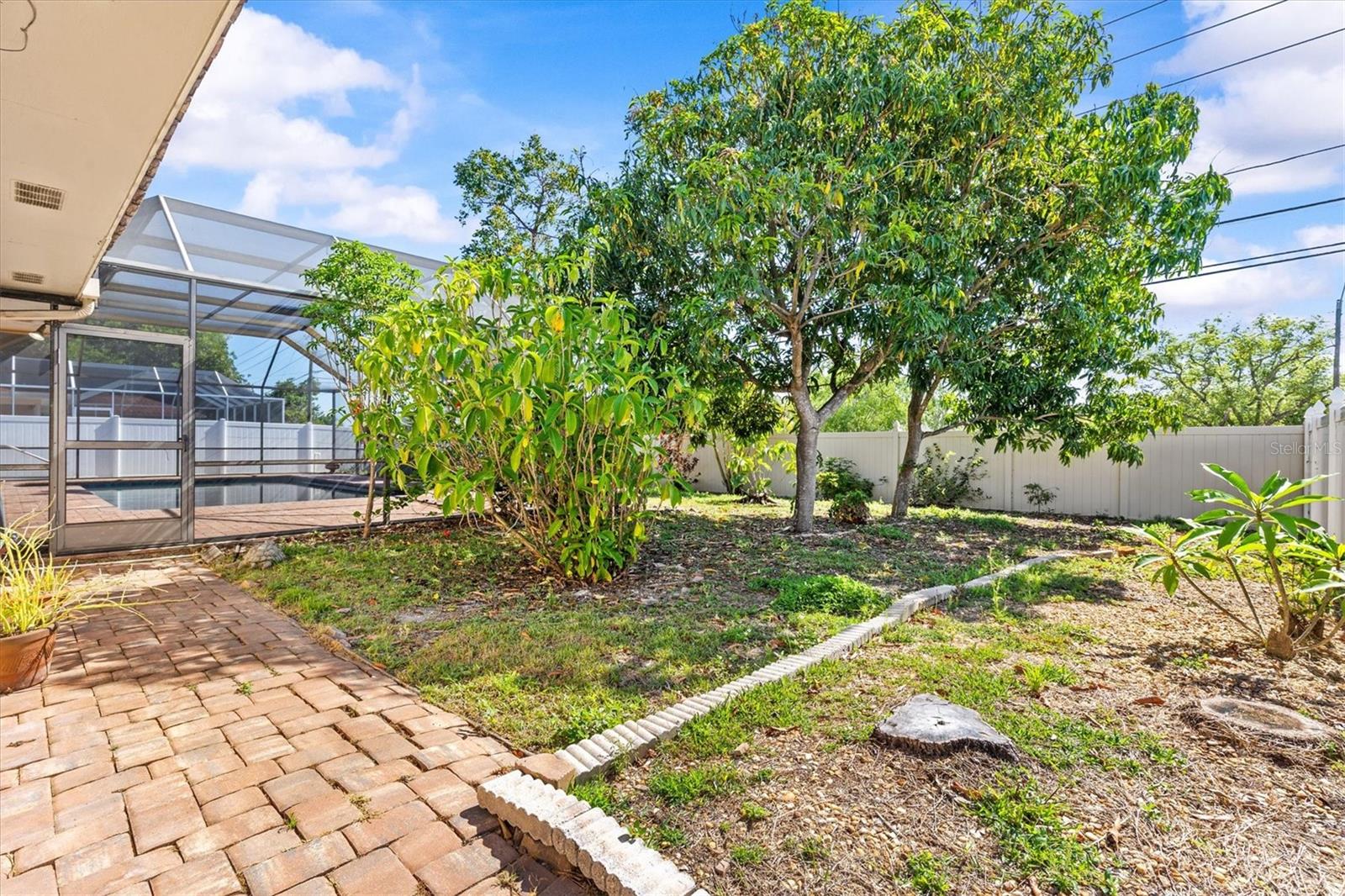 SPANISH ACRES - Residential