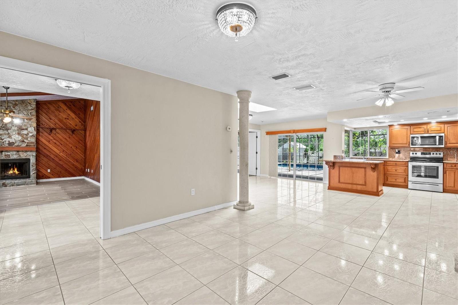 SPANISH ACRES - Residential