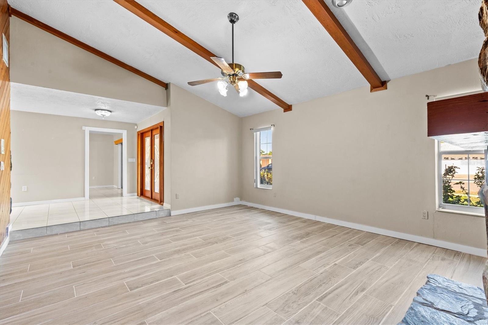 SPANISH ACRES - Residential