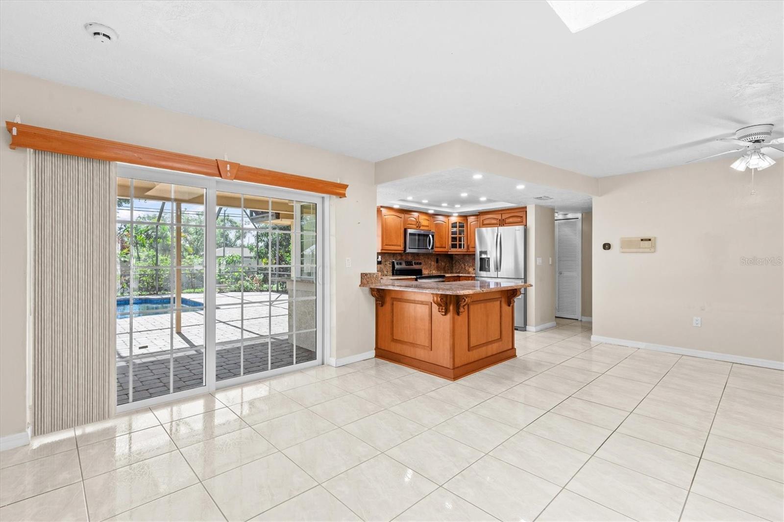 SPANISH ACRES - Residential