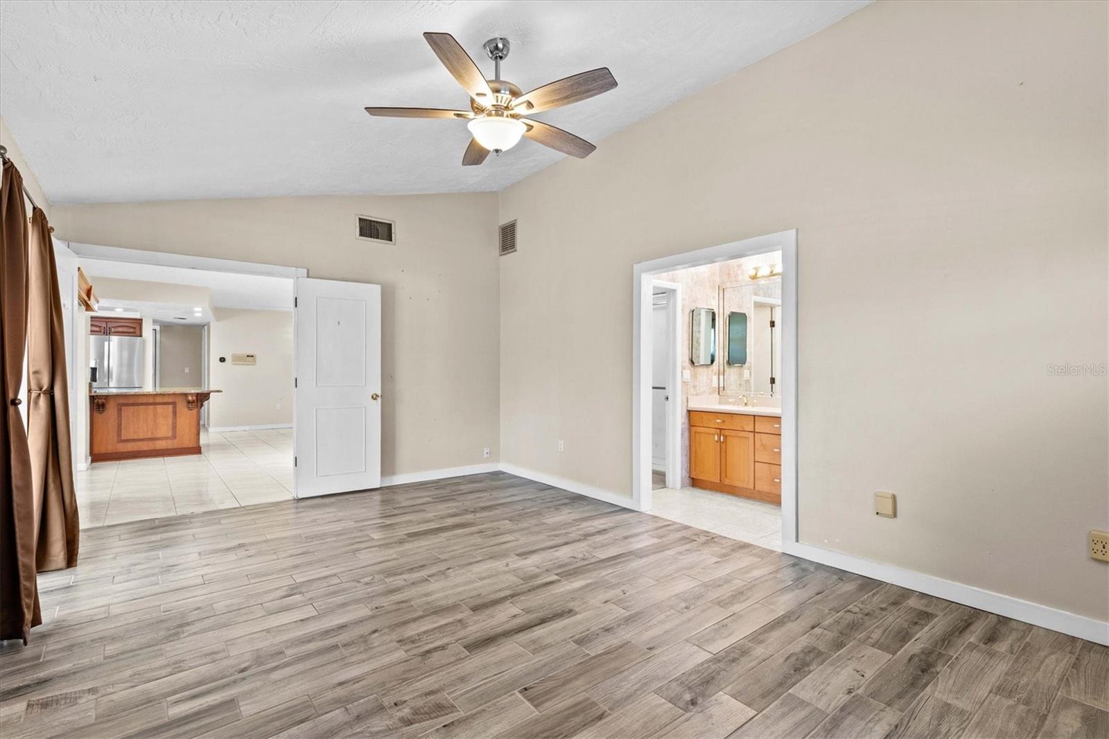 SPANISH ACRES - Residential