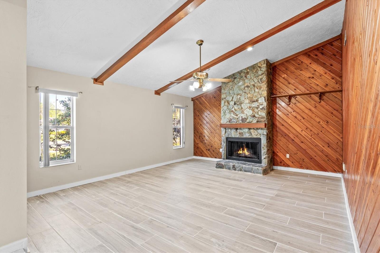 SPANISH ACRES - Residential