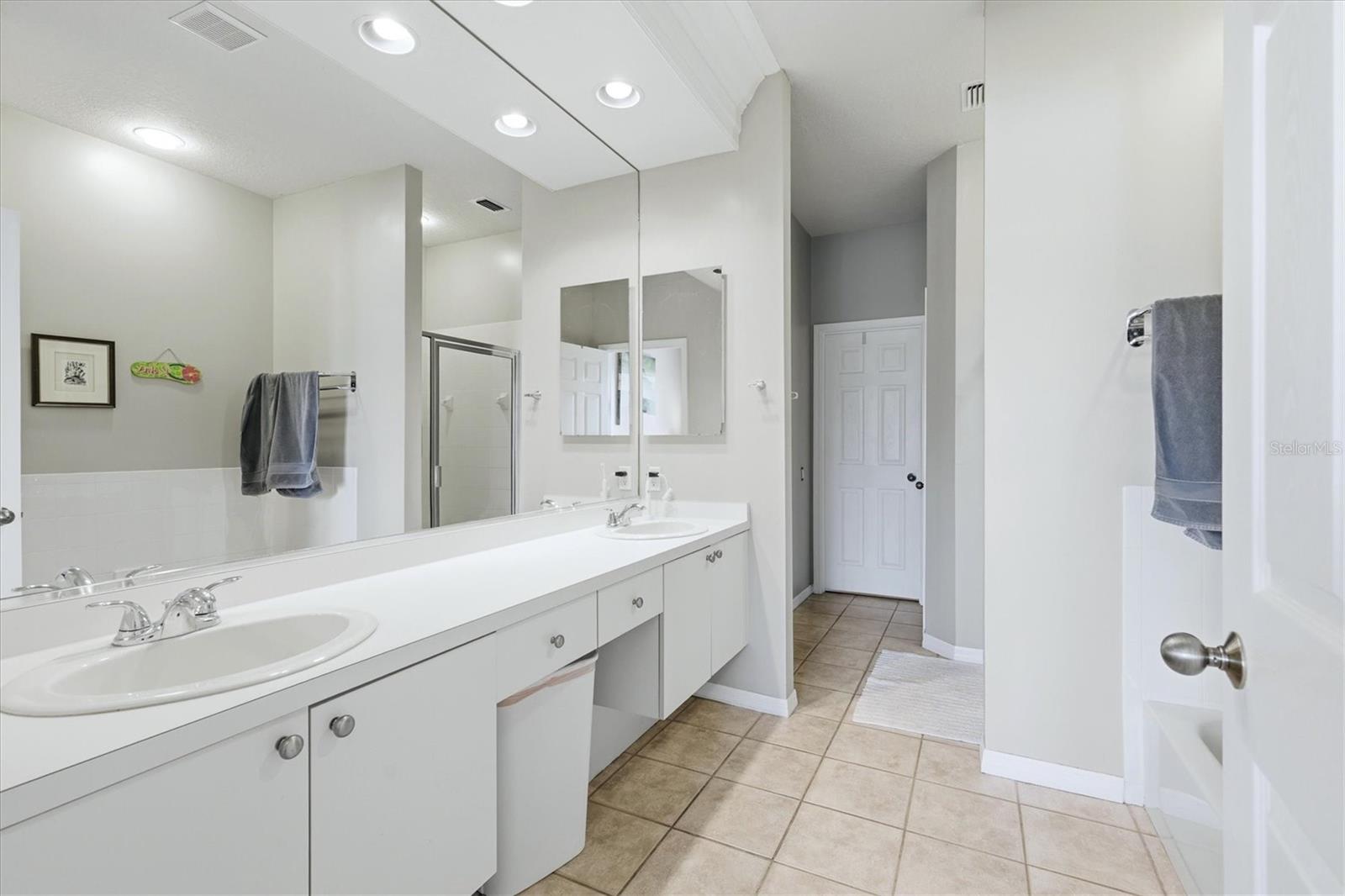 ROSEDALE 8 WESTBURY LAKES - Residential