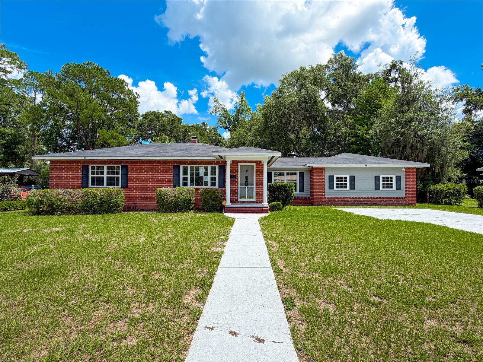 709 NW PALM DRIVE