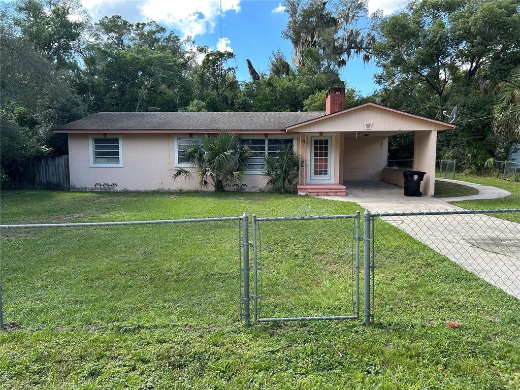 Photo of 889 S Carpenter Avenue, Orange City, FL 32763 (MLS # V4945538)
