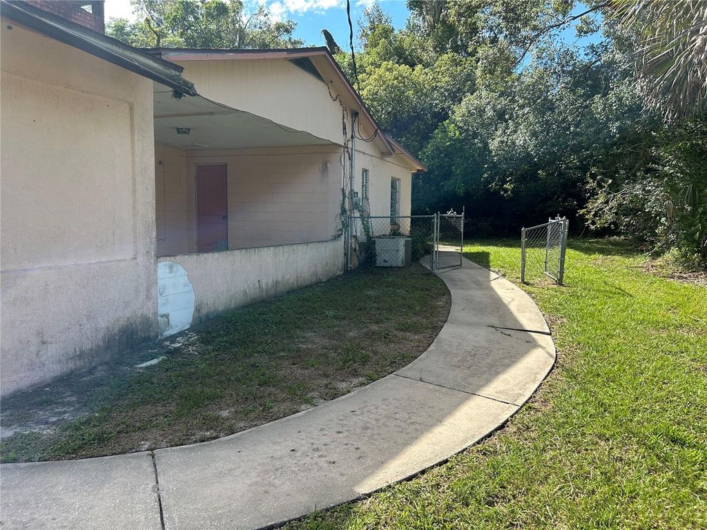 Photo of 889 S Carpenter Avenue, Orange City, FL 32763 (MLS # V4945538)