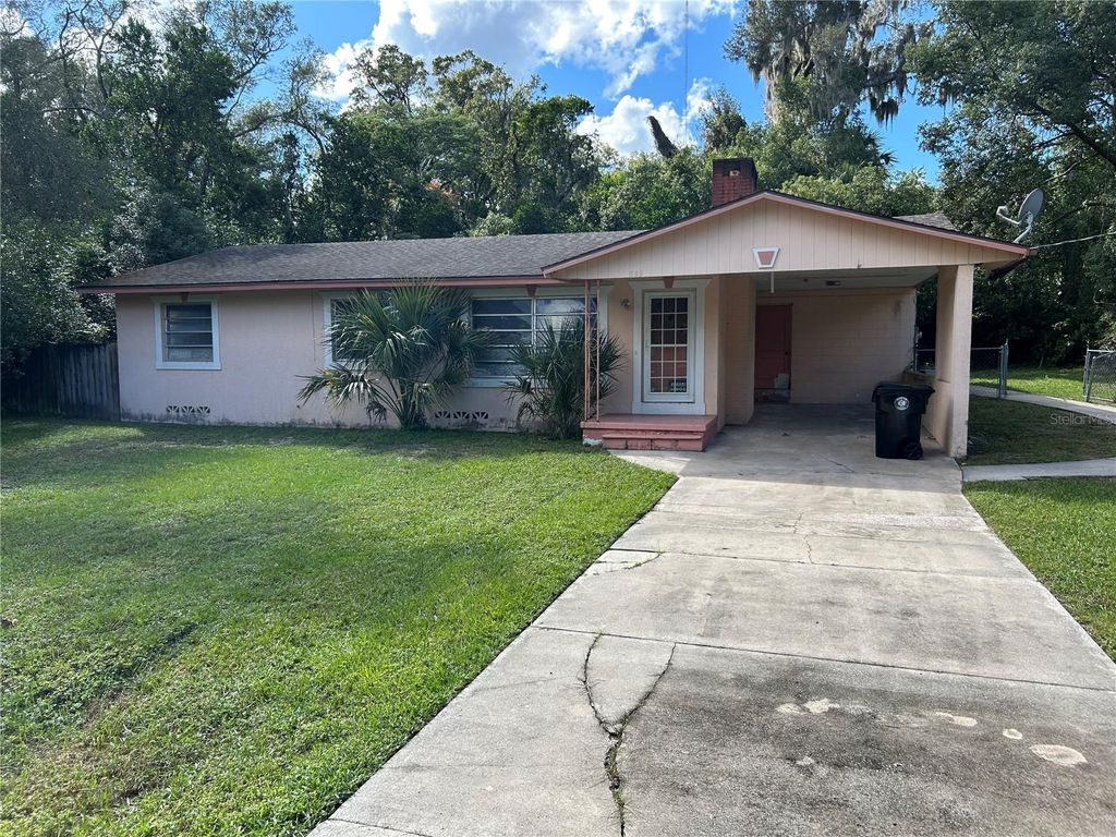 Photo of 889 S Carpenter Avenue, Orange City, FL 32763 (MLS # V4945538)