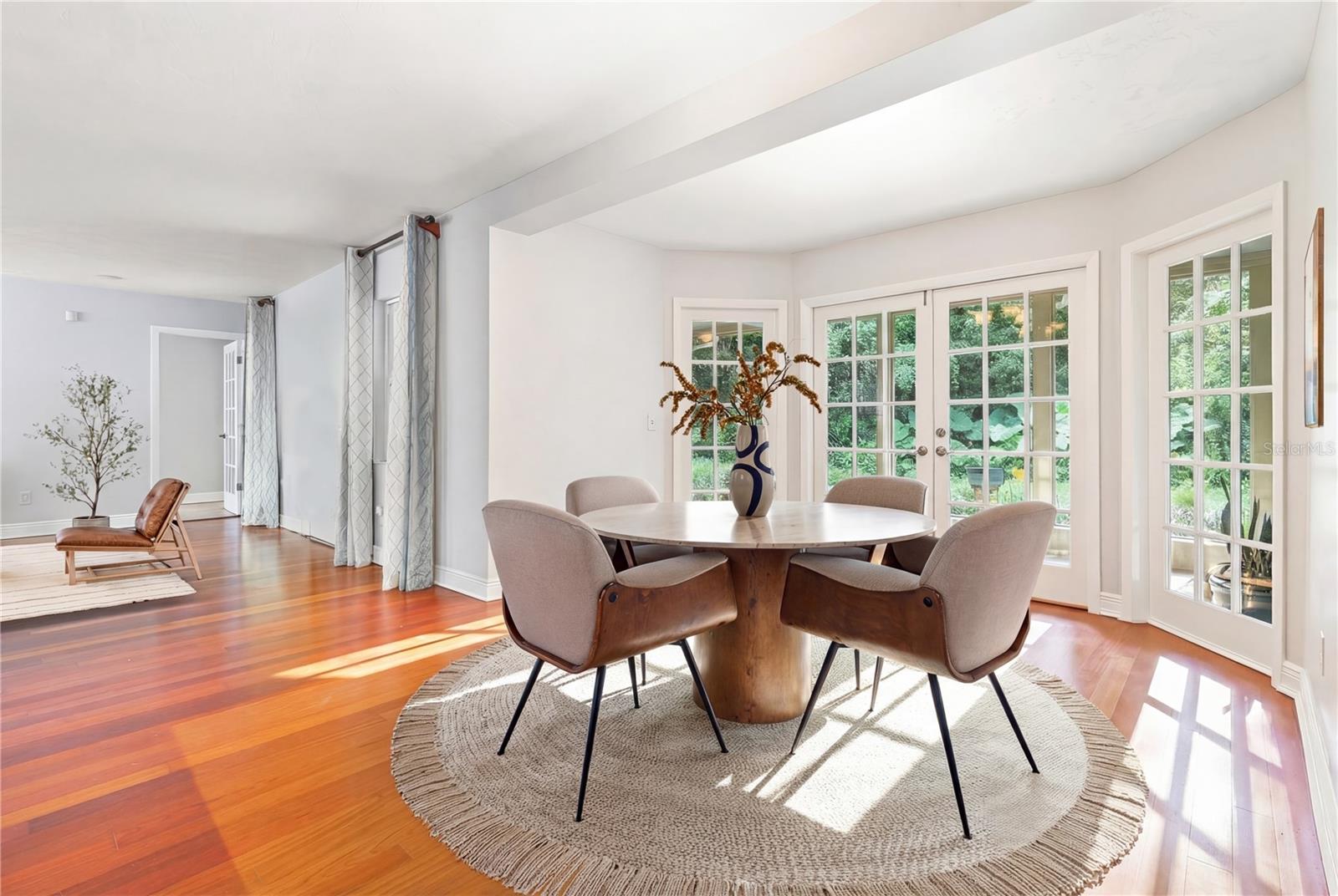 SHULTS & WALKER MANOR - Residential