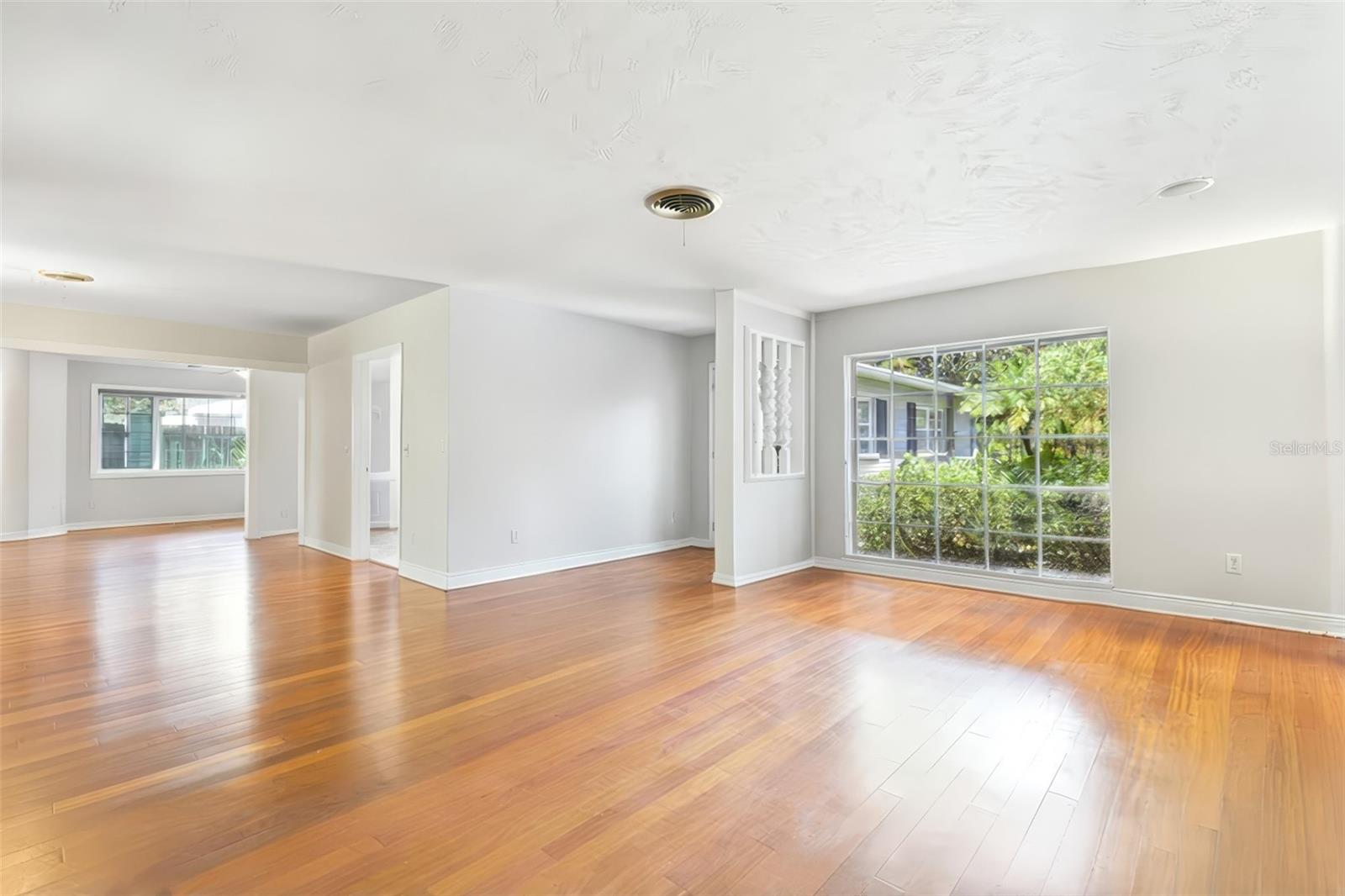 SHULTS & WALKER MANOR - Residential