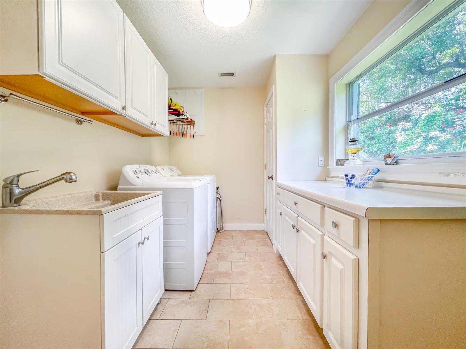 SHULTS & WALKER MANOR - Residential