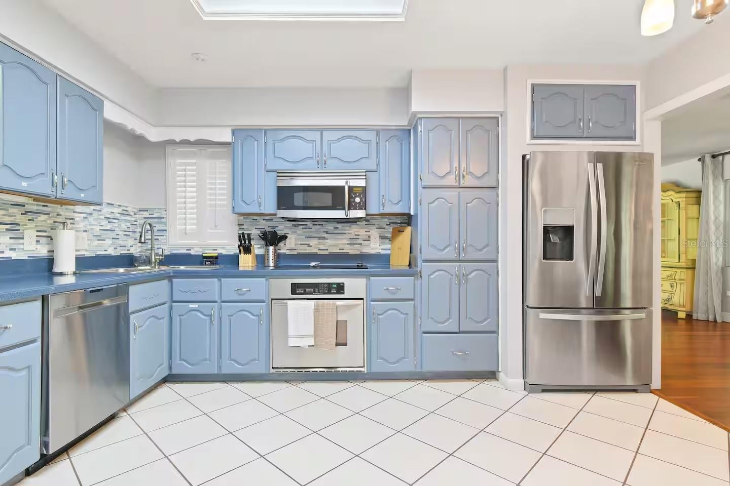 SHULTS & WALKER MANOR - Residential