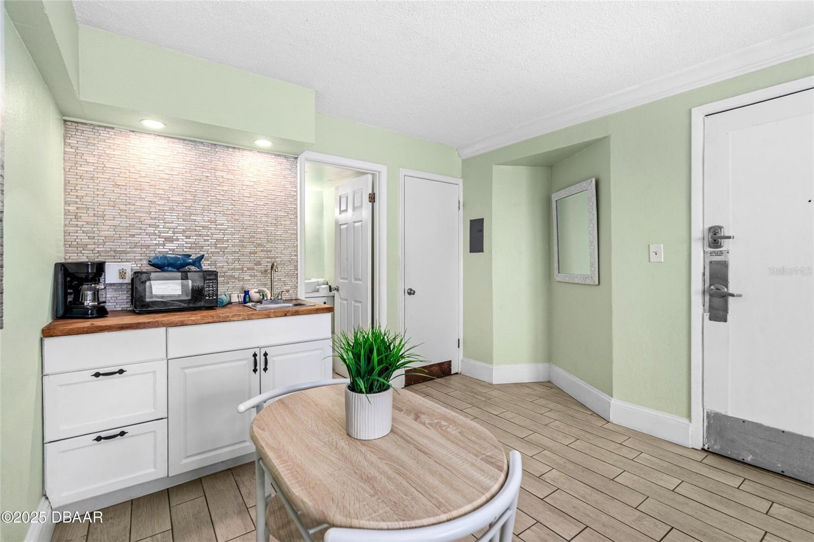 HAWAIIAN INN LC - Residential