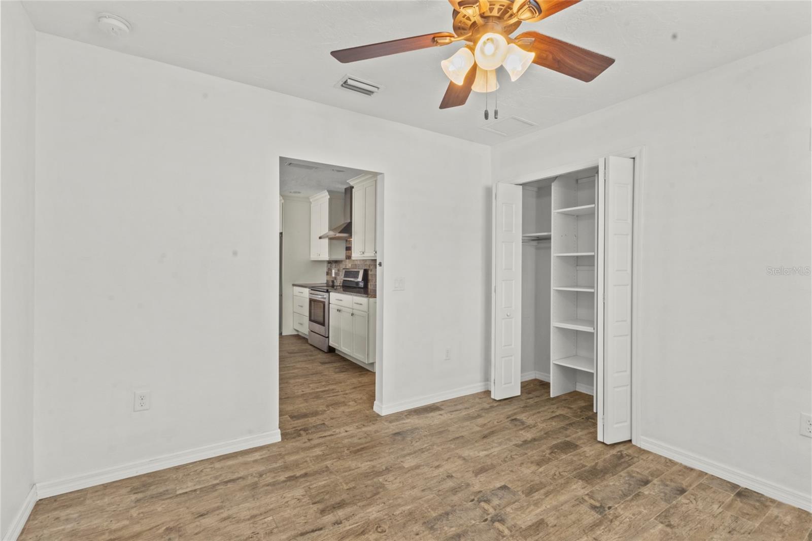 VILLAGE GREEN OF BRADENTON UN F - Residential