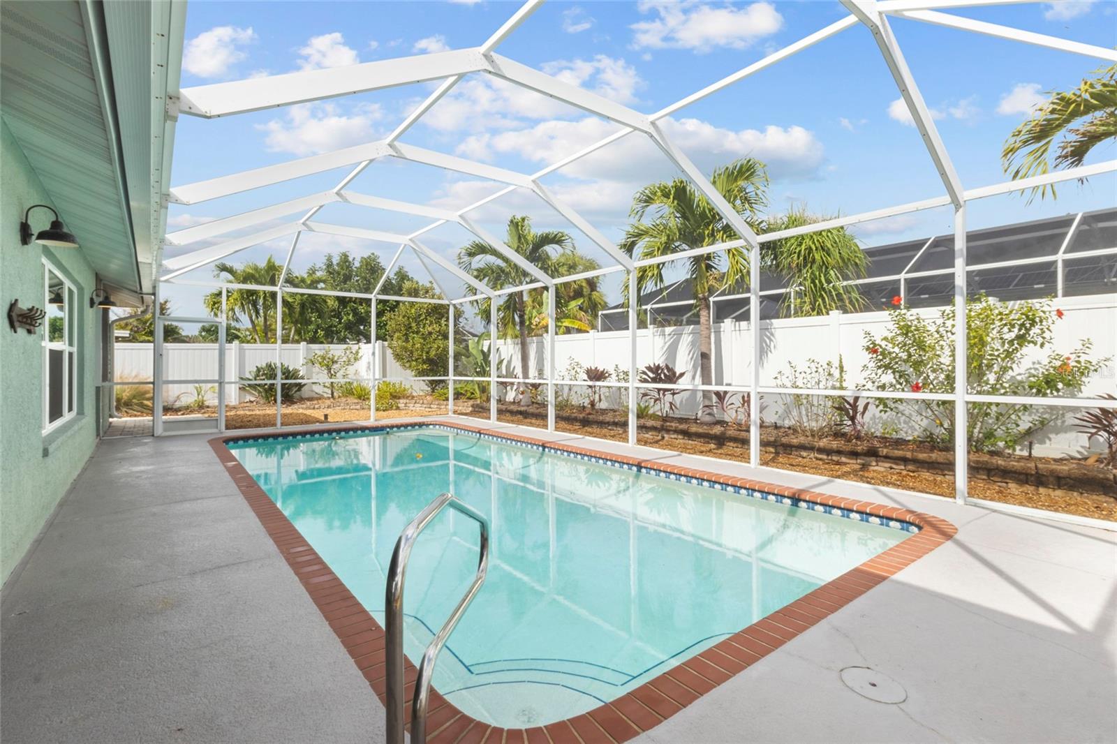 VILLAGE GREEN OF BRADENTON UN F - Residential