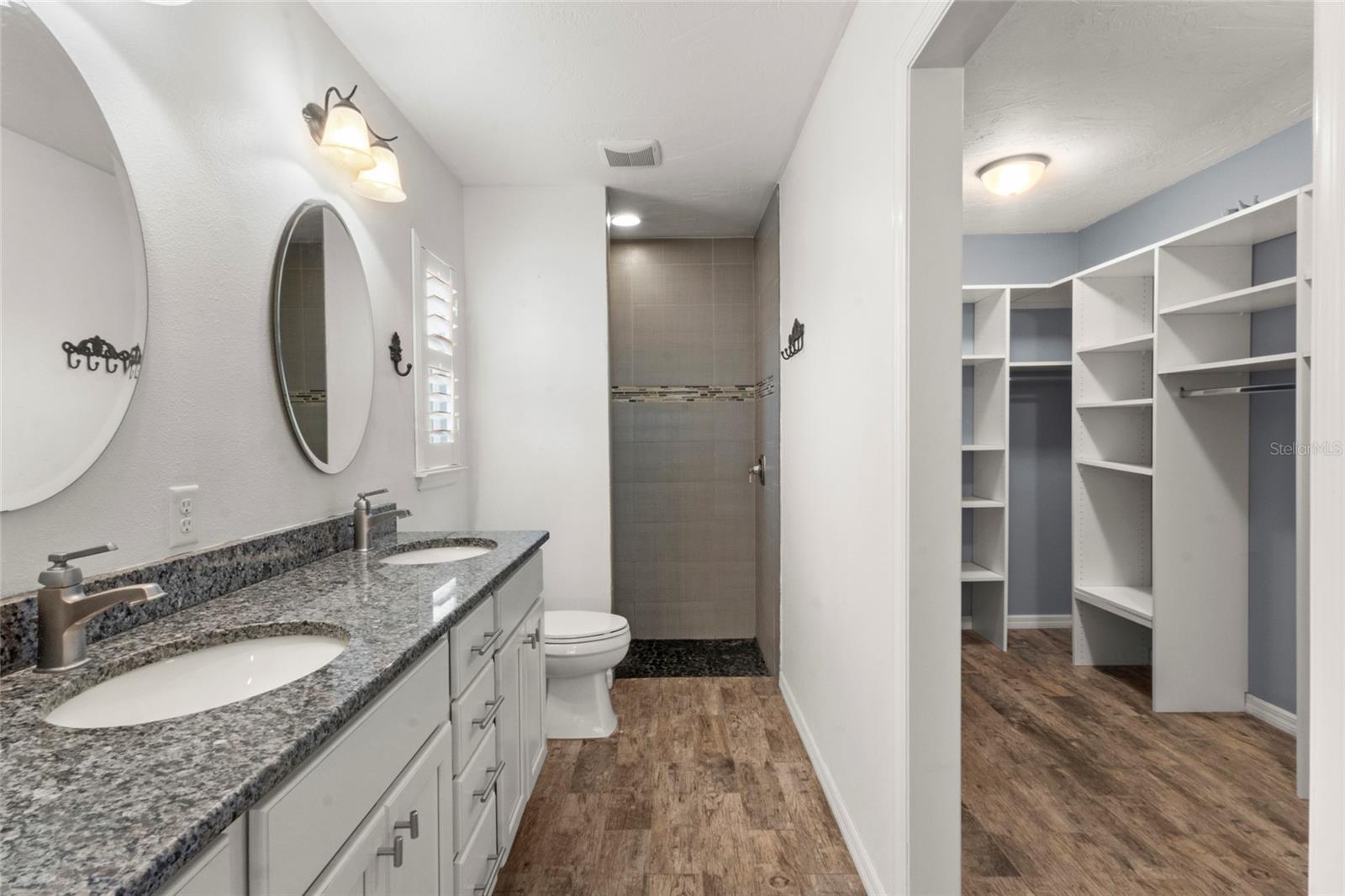 VILLAGE GREEN OF BRADENTON UN F - Residential