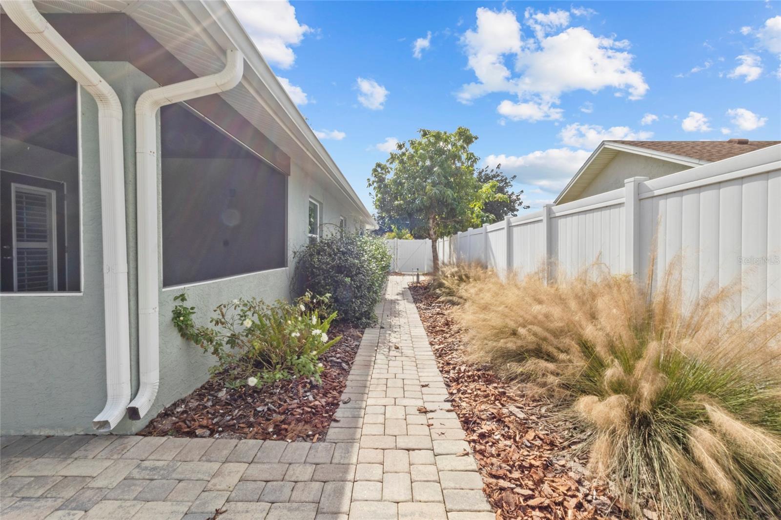 VILLAGE GREEN OF BRADENTON UN F - Residential