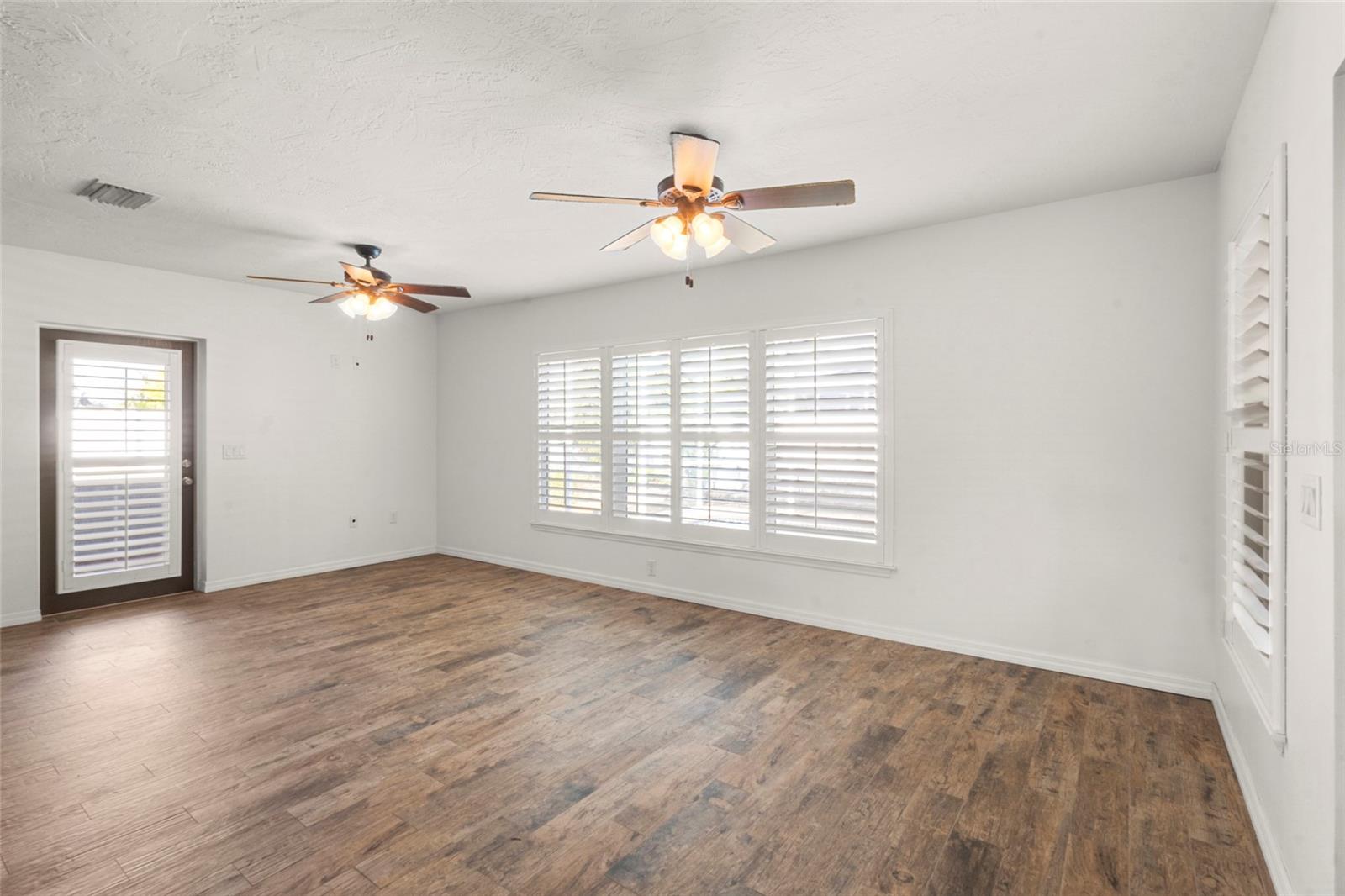 VILLAGE GREEN OF BRADENTON UN F - Residential