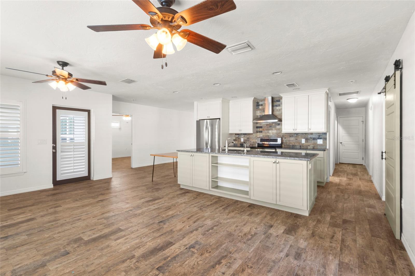 VILLAGE GREEN OF BRADENTON UN F - Residential