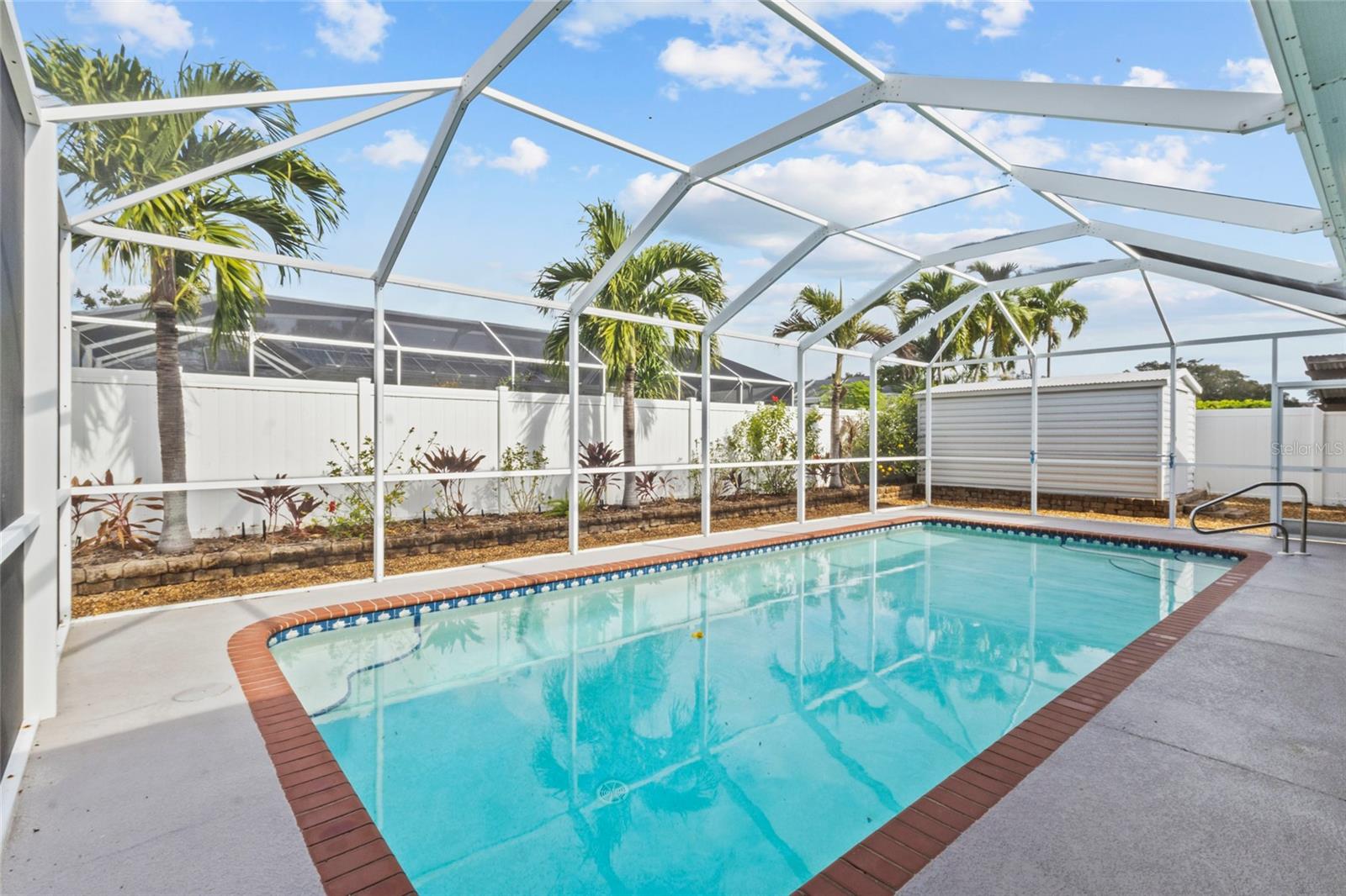 VILLAGE GREEN OF BRADENTON UN F - Residential