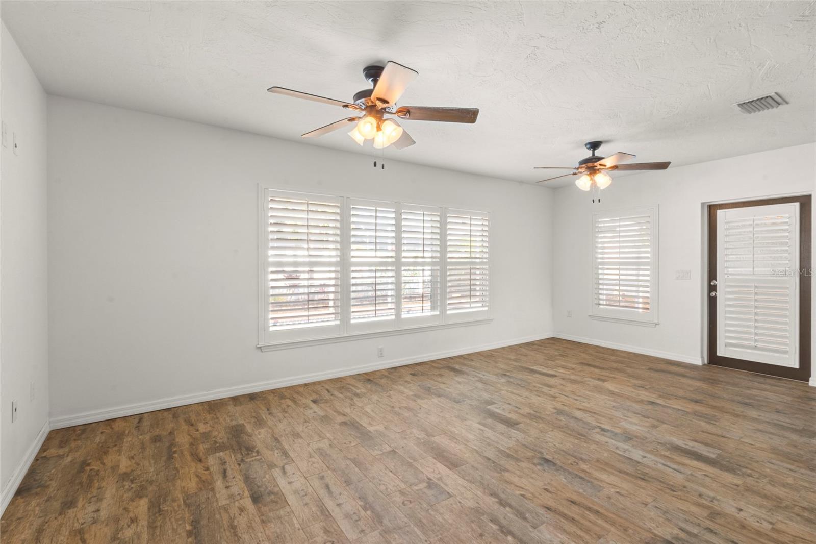 VILLAGE GREEN OF BRADENTON UN F - Residential