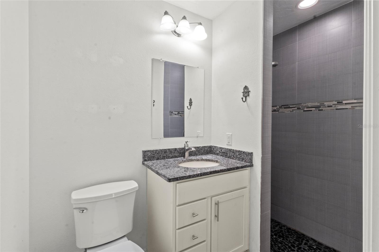 VILLAGE GREEN OF BRADENTON UN F - Residential