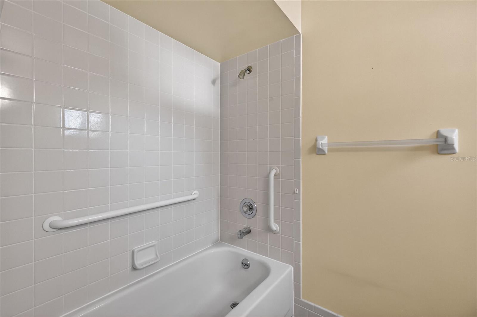 SPRUCE CREEK SOUTH VI - Residential