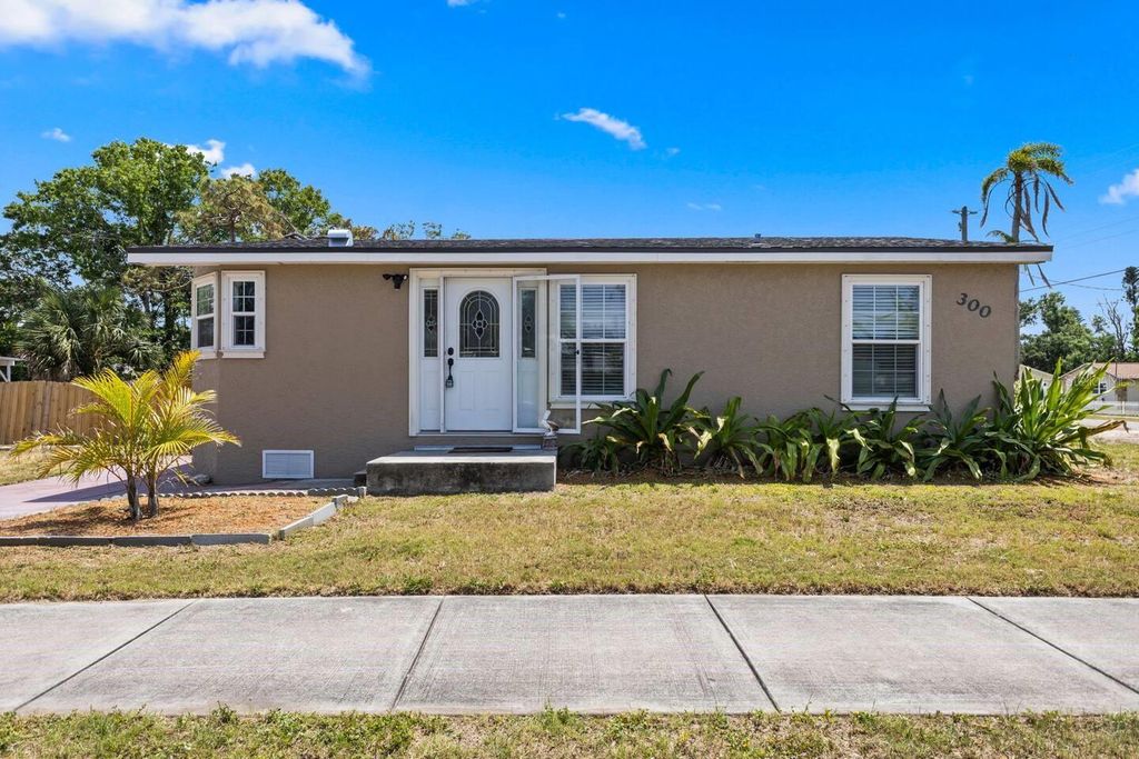 Photo of 300 River Boulevard S, Nokomis, FL 34275 (MLS # A4664950)