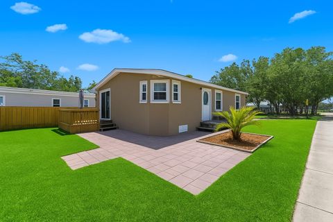 Photo of 300 River Boulevard S, Nokomis, FL 34275 (MLS # A4664950)