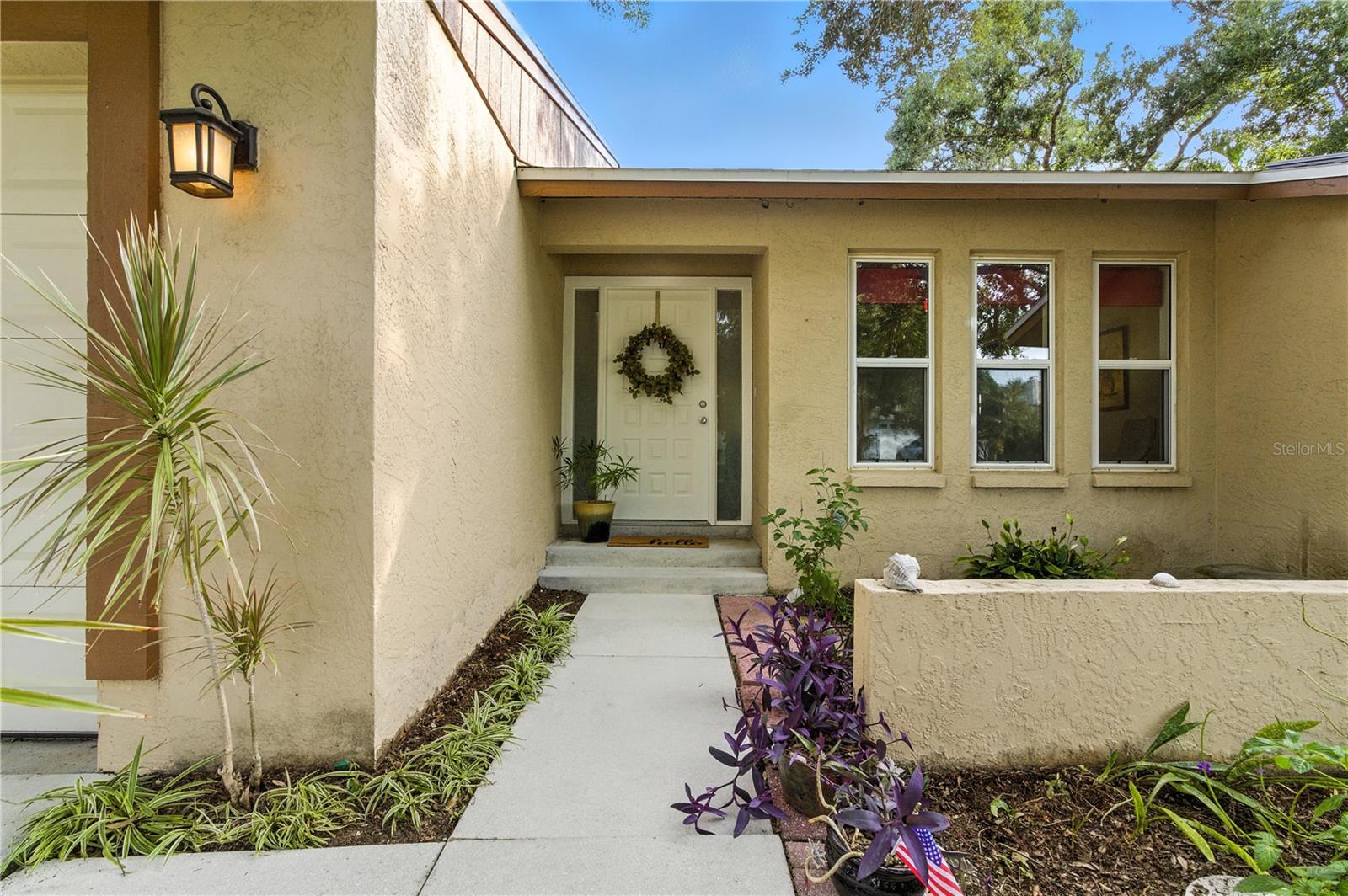 832 HARROWOOD COURT