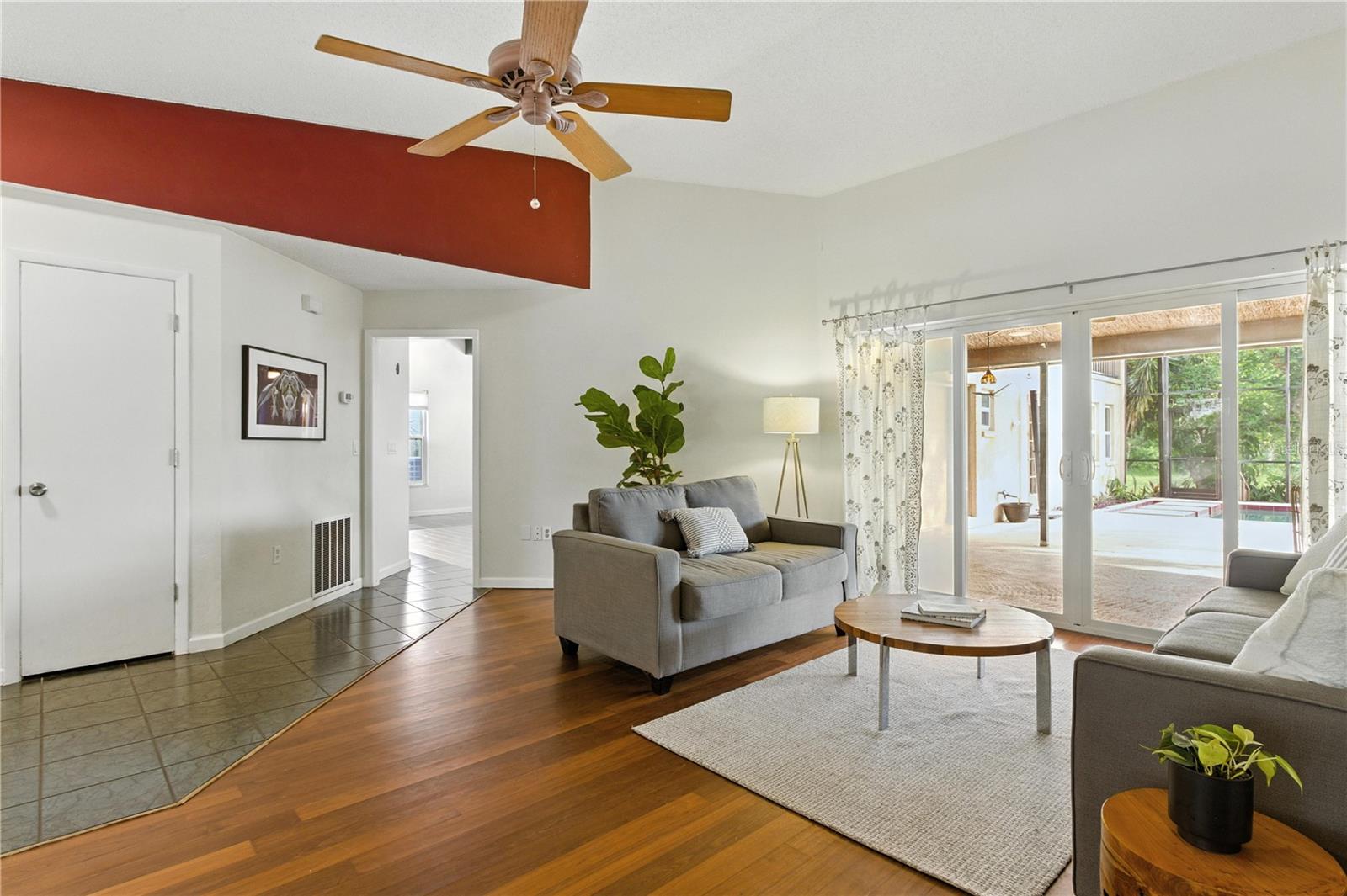 832 HARROWOOD COURT