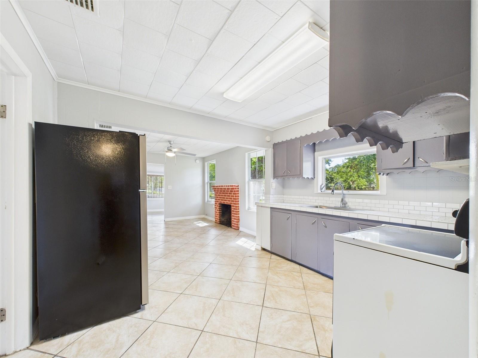 WAVERLY MANOR - Residential Lease