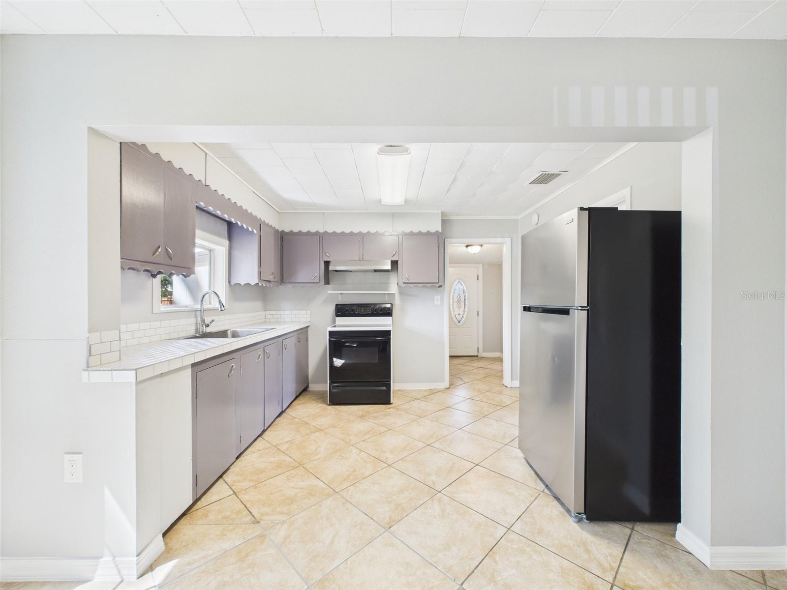 WAVERLY MANOR - Residential Lease