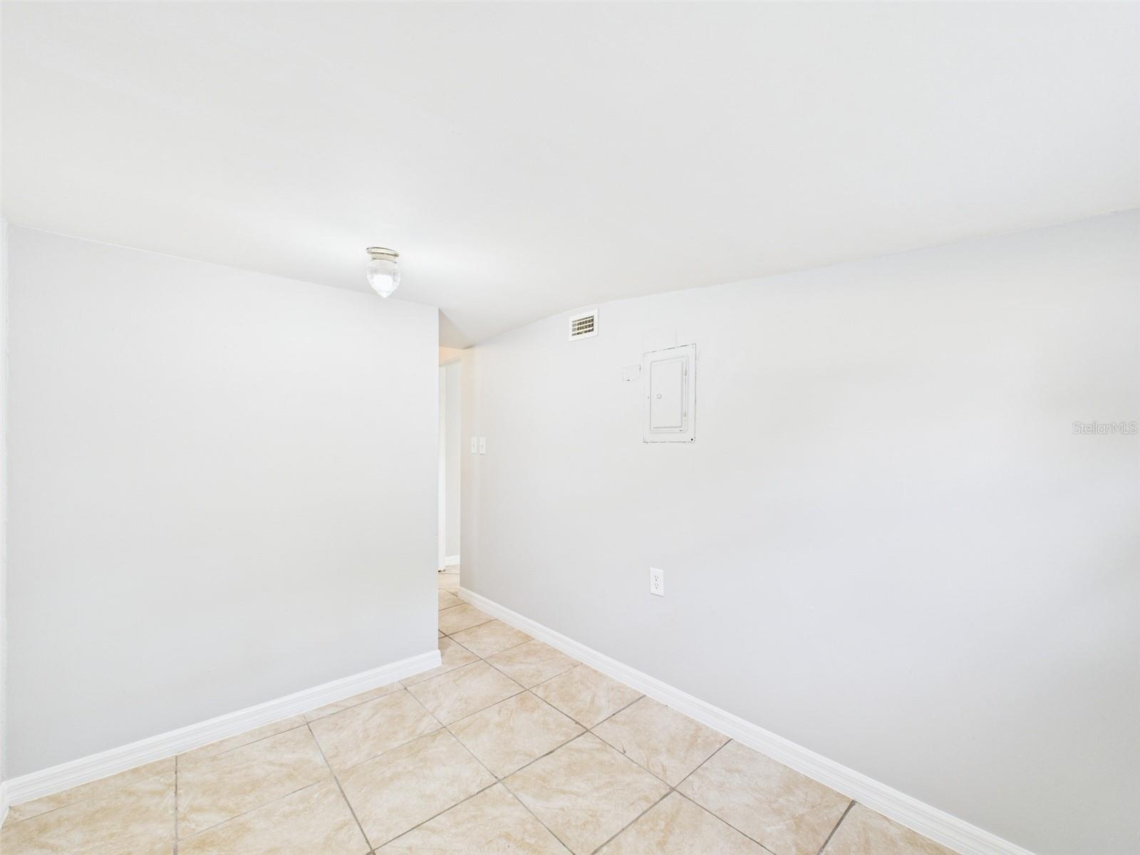 WAVERLY MANOR - Residential Lease