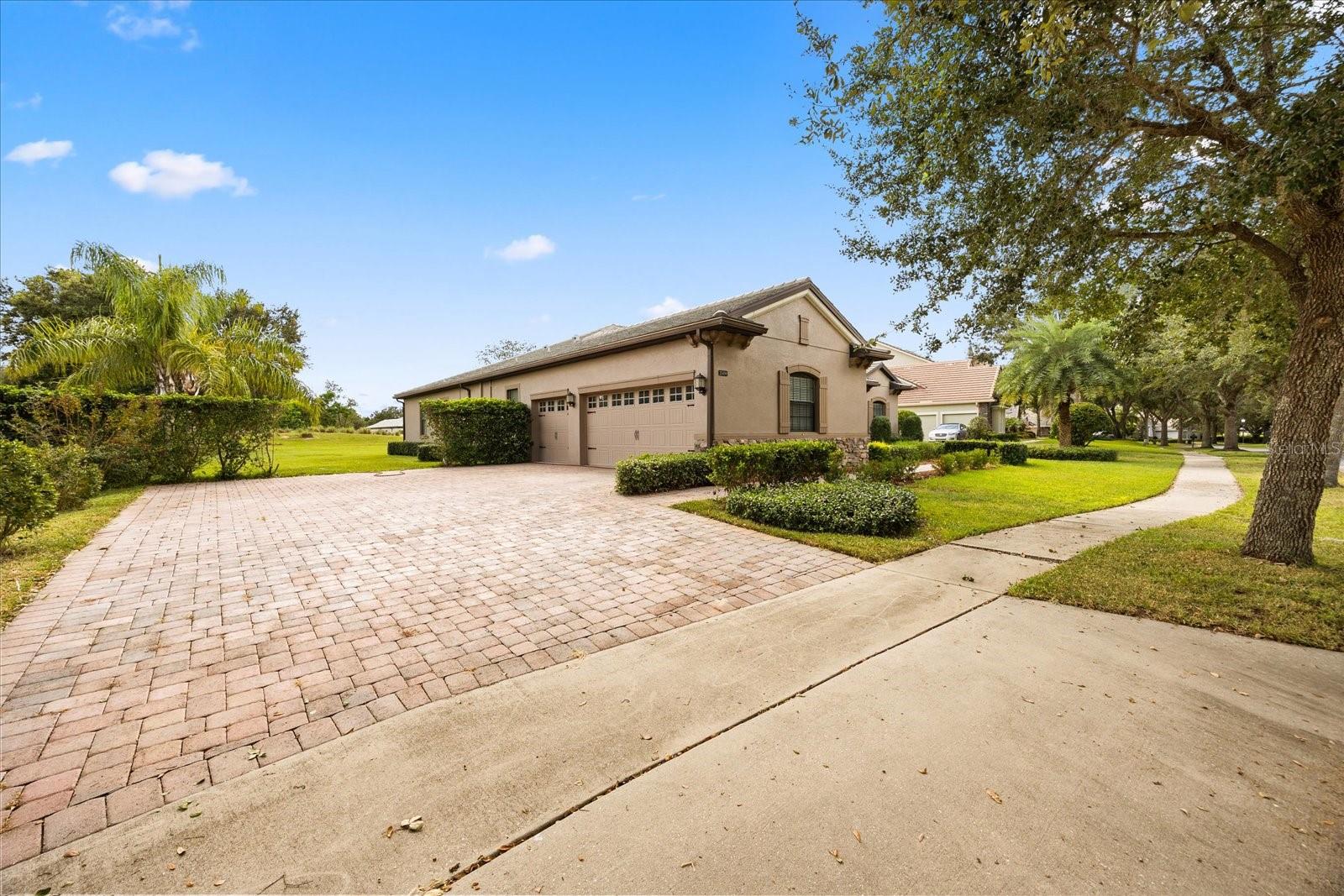 HEATHROW COUNTRY ESTATE - Residential