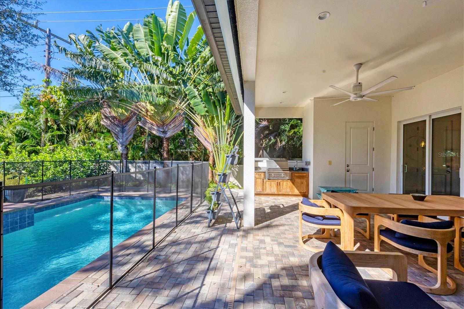 HANSENS SUB OPPOSITE PG IN PB - Residential