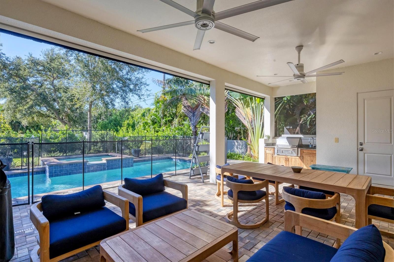 HANSENS SUB OPPOSITE PG IN PB - Residential
