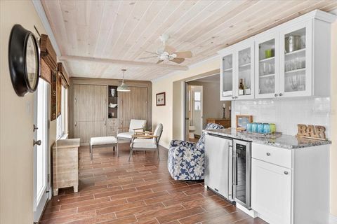 A home in LONGBOAT KEY